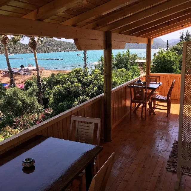 Kumsal Pansiyon deniz manzaralı oda